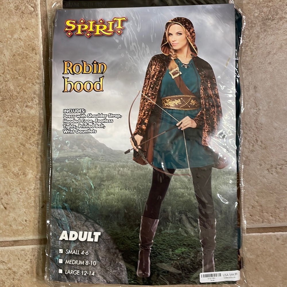 Never worn female Robin Hood Halloween costume from Spirit. Size small (4-6)
